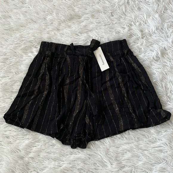 Francesca’s Wendy Lurex Clip Dot Front Tie Shorts size Small - Picture 2 of 10
